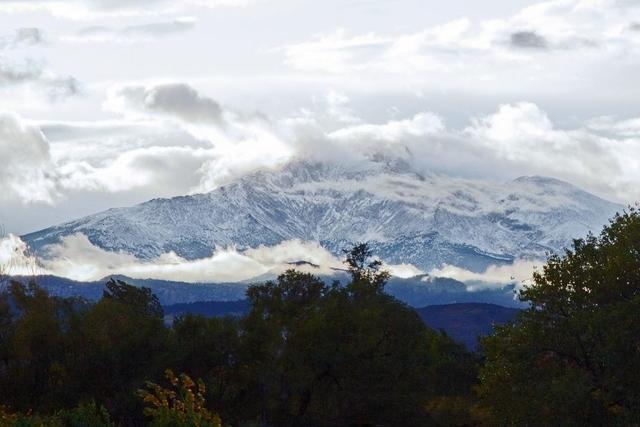 Texas woman rescued near Longs Peak as crews continue to search for missing hiker