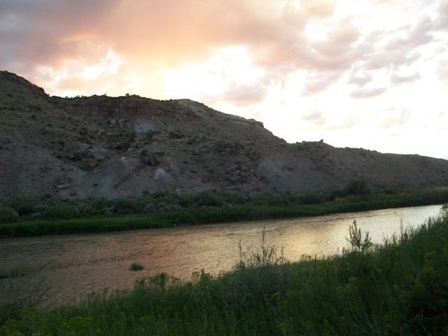 Gunnison River rafters rescue injured hiker