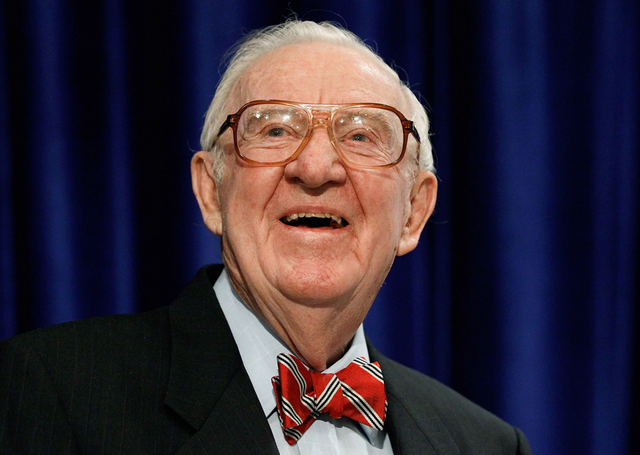 Retired justice John Paul Stevens urges repeal of Second Amendment ...