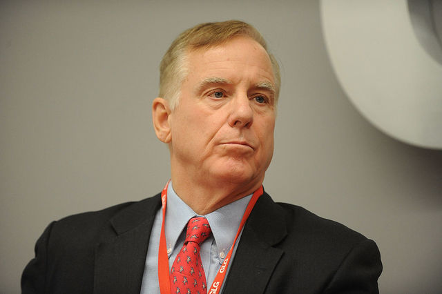 Howard Dean not pleased with de-icing at DIA during snowstorm, but thanks United crews