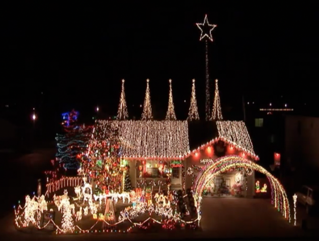 clark griswold has competition this year with greeley grizwalds lighting display - Clark Griswold Christmas Decorations clark griswold has competition this year with greeley grizwalds lighting display - Clark Griswold Christmas Decorations