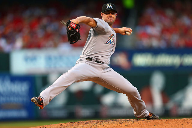 Rockies sign lefty reliever Mike Dunn to three-year deal