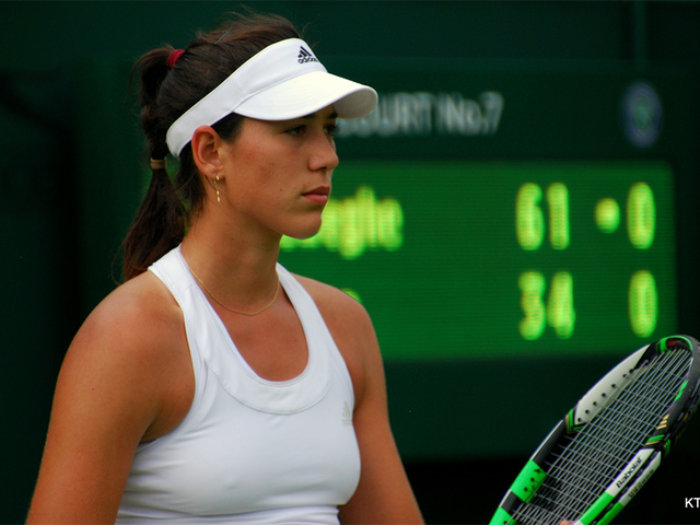 Garbine Muguruza beats Venus Williams 7-5, 6-0 to win Wimbledon title