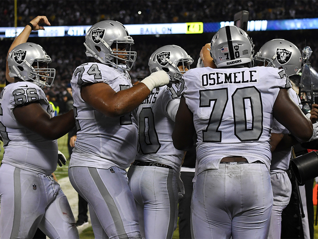 Raiders score on final play to beat Chiefs 31-30