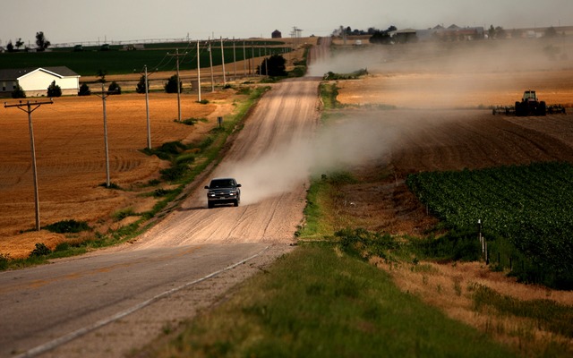 Immigrant driver's license renewal bill advances to aid Colorado farm labor