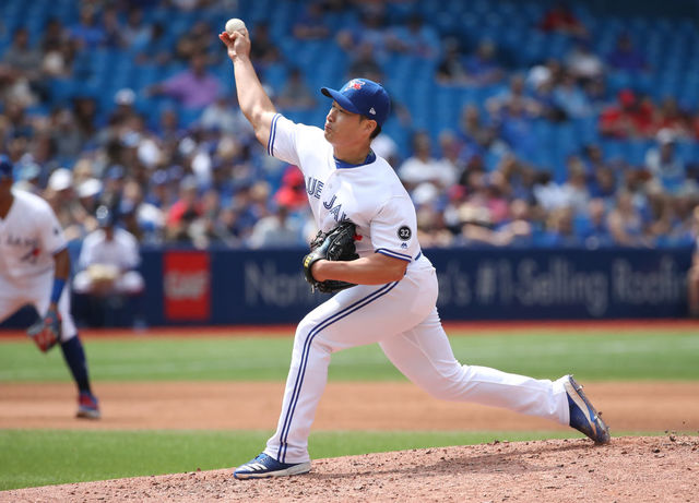 Rockies acquire reliever Seunghwan Oh from Blue Jays