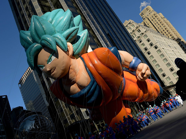 Despite cold, balloons fly at Macy's Thanksgiving Day parade